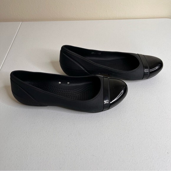 Crocs Patent Cap Toe Ballet Flat Black Comfort Slip On Casual Shoe Women Size 8 - Picture 6 of 14